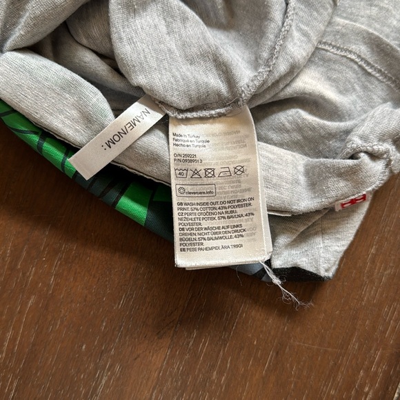 Two (2) Size 6 H&M Lego Ninjago Movie Tee and size 6-8 PJ Masks tee - Picture 7 of 12